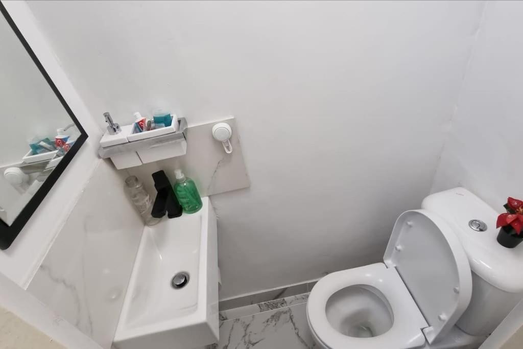Entire-2 Bedroom Apartment With Driveway,1Free Parking Nottingham Exteriör bild